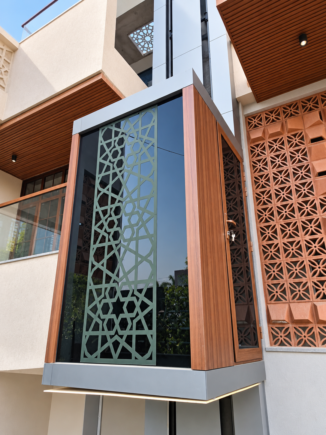 Globus Commercial Modern Exterior Glass Elevator